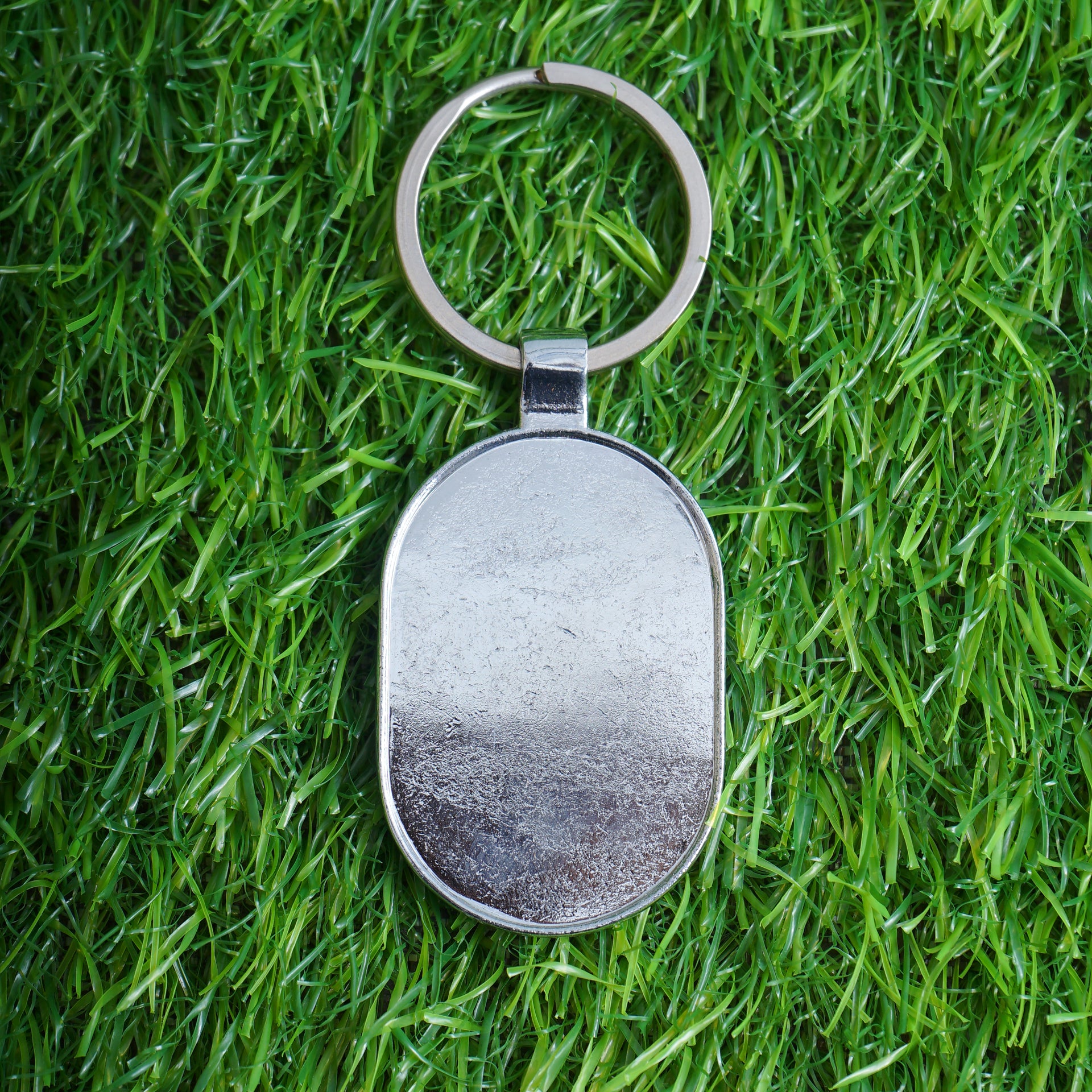 Metal keychain  [Contact us on whatsapp]