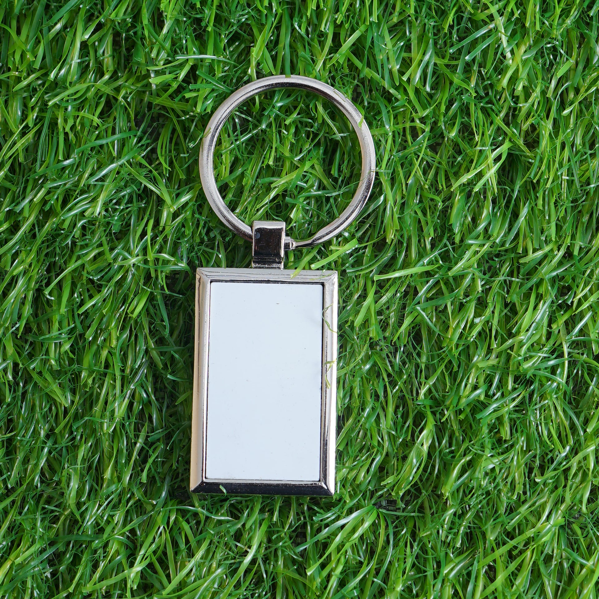 Metal keychain  [Contact us on whatsapp]